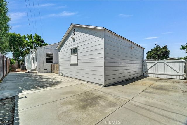 5960 Pepperwood Avenue, Lakewood, CA 90712