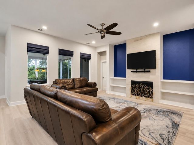 49 Wyndemere Drive, Montgomery, TX 77356