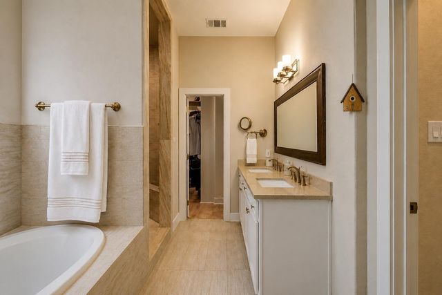 49 Wyndemere Drive, Montgomery, TX 77356