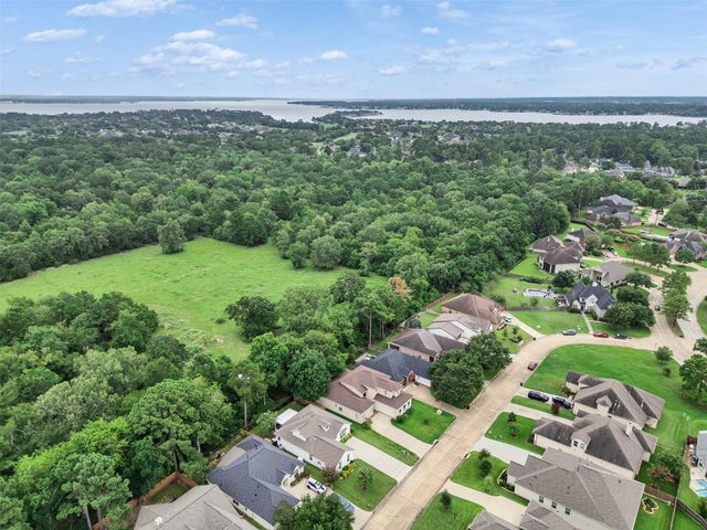 49 Wyndemere Drive, Montgomery, TX 77356