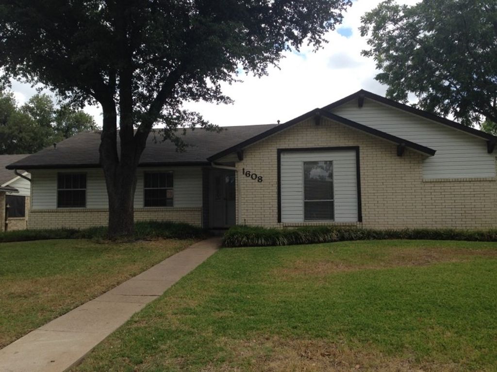1608 Glenhill Lane, Lewisville, TX 75077 — exterior