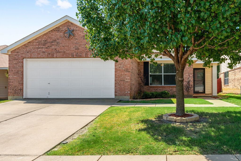 4908 Meadow Trails Drive, Fort Worth, TX 76244