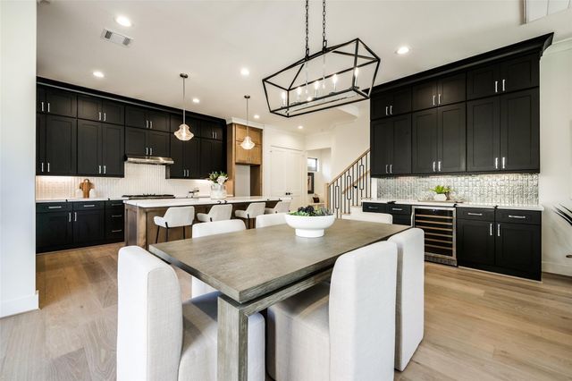 2011 Hopkins Street, Houston, TX 77006