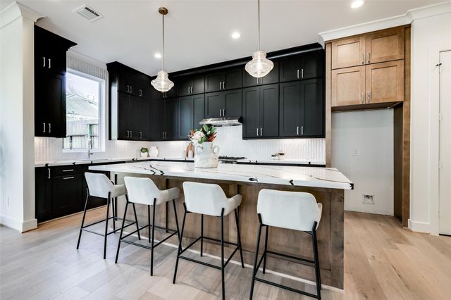 2011 Hopkins Street, Houston, TX 77006