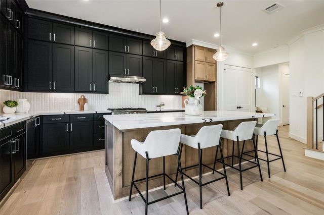 2011 Hopkins Street, Houston, TX 77006