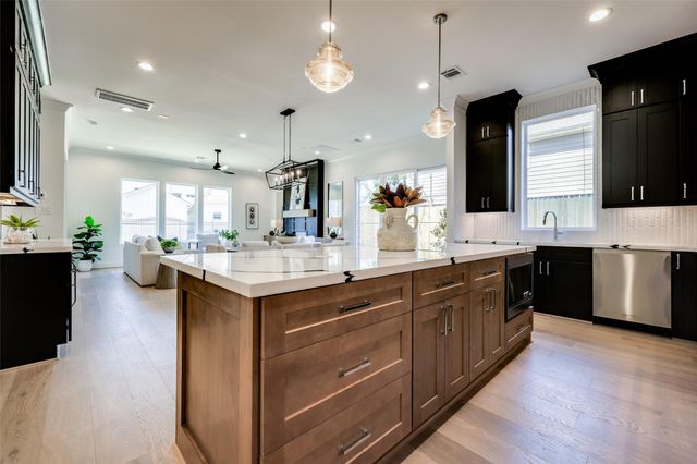 2011 Hopkins Street, Houston, TX 77006