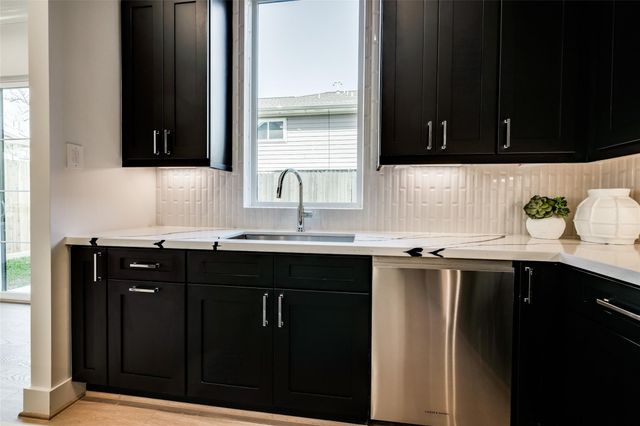 2011 Hopkins Street, Houston, TX 77006