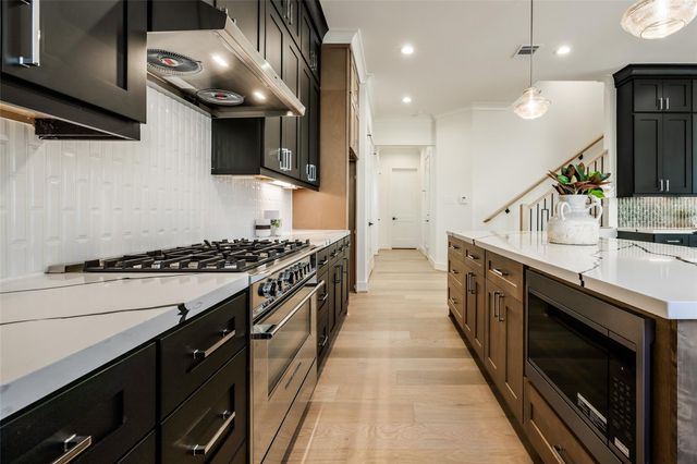 2011 Hopkins Street, Houston, TX 77006