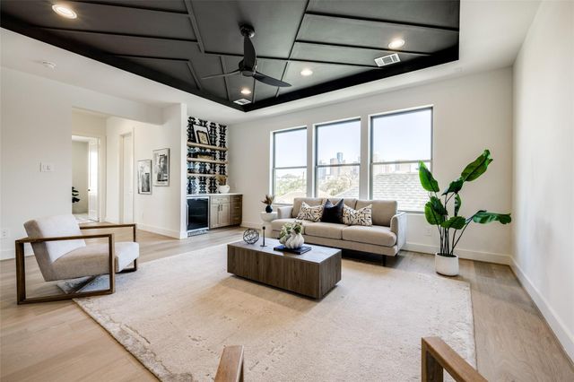 2011 Hopkins Street, Houston, TX 77006