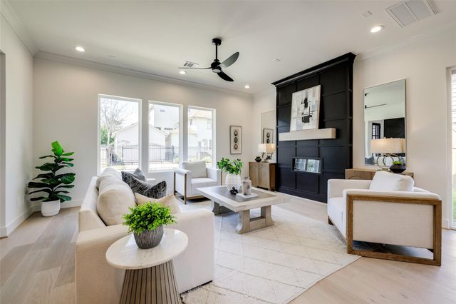 2011 Hopkins Street, Houston, TX 77006