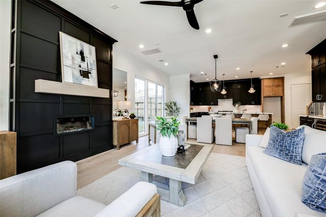 2011 Hopkins Street, Houston, TX 77006