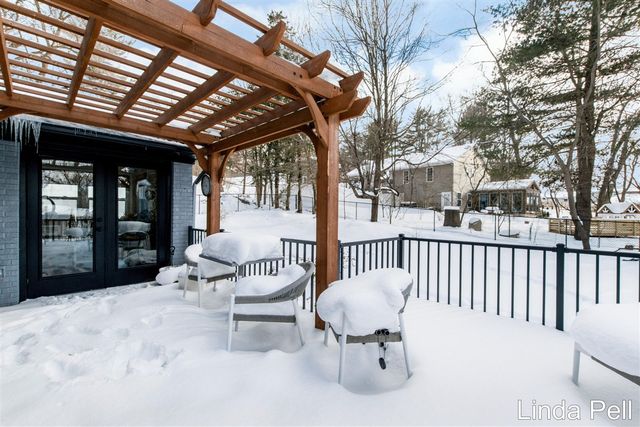 7146 Thorncrest Drive, Grand Rapids, MI 49546