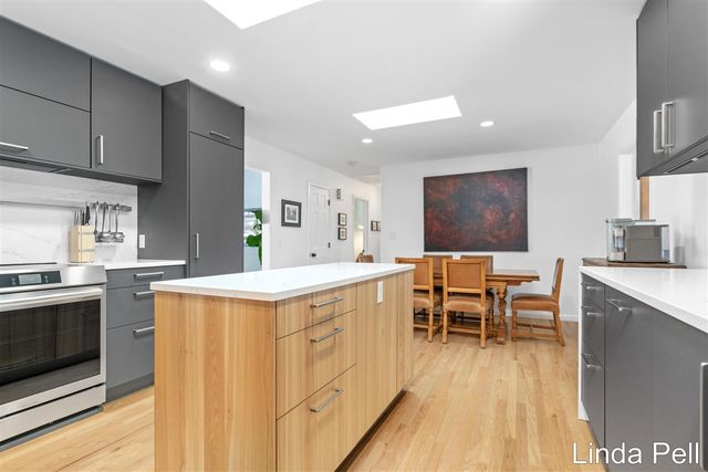 7146 Thorncrest Drive, Grand Rapids, MI 49546