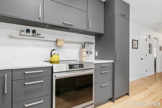 7146 Thorncrest Drive, Grand Rapids, MI 49546