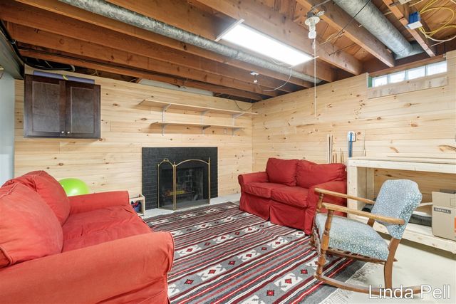 7146 Thorncrest Drive, Grand Rapids, MI 49546