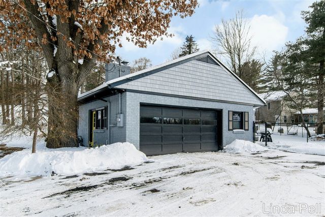 7146 Thorncrest Drive, Grand Rapids, MI 49546