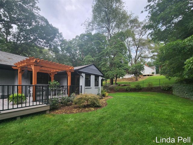 7146 Thorncrest Drive, Grand Rapids, MI 49546