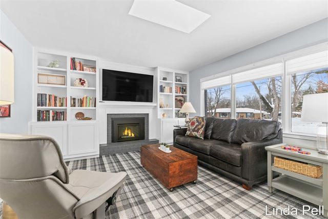 7146 Thorncrest Drive, Grand Rapids, MI 49546