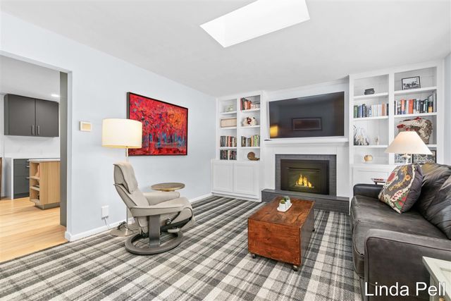 7146 Thorncrest Drive, Grand Rapids, MI 49546