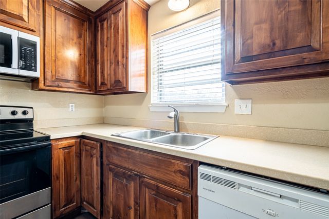 2015 Wood Court, Granbury, TX 76048