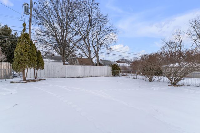 24700 Ross Street, Dearborn, MI 48124