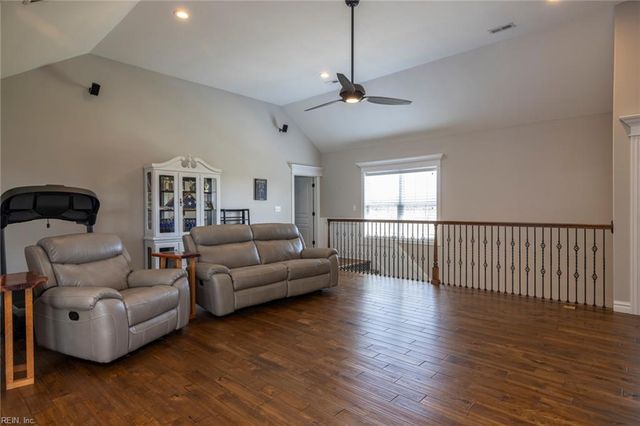 1409 Paul Eason DR, Chesapeake, VA 23322