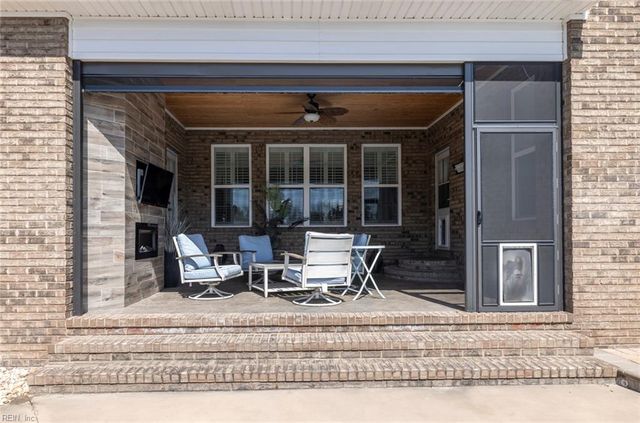 1409 Paul Eason DR, Chesapeake, VA 23322