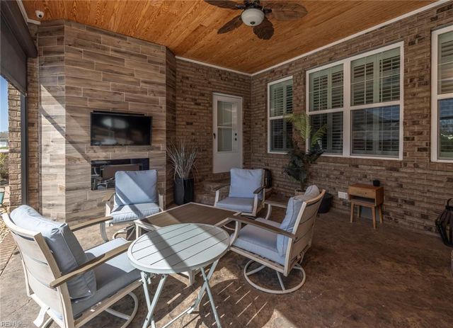 1409 Paul Eason DR, Chesapeake, VA 23322