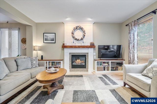 903 Eisenhower Dr NW, Salem, OR 97304