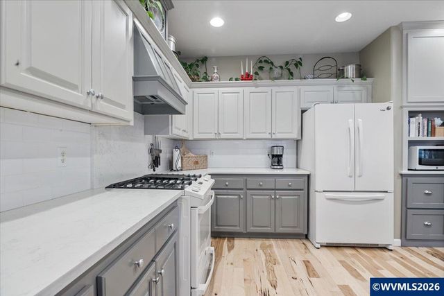 903 Eisenhower Dr NW, Salem, OR 97304