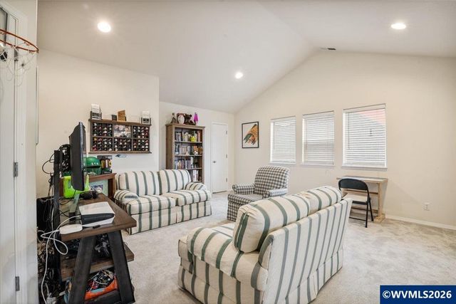 903 Eisenhower Dr NW, Salem, OR 97304