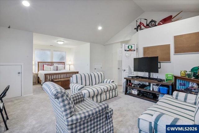 903 Eisenhower Dr NW, Salem, OR 97304