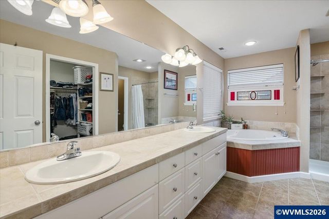 903 Eisenhower Dr NW, Salem, OR 97304