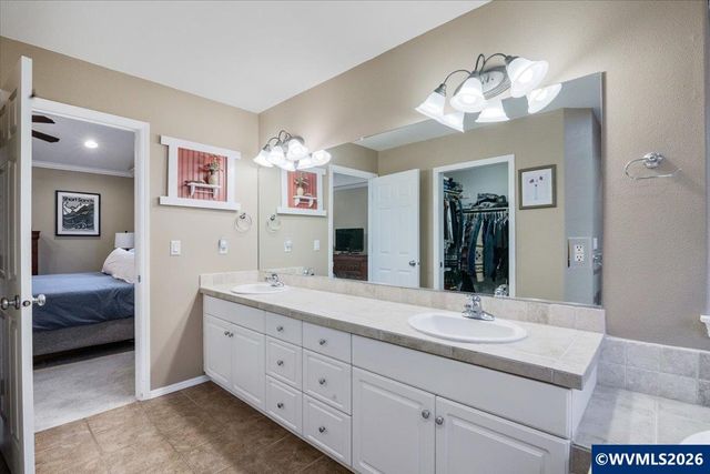 903 Eisenhower Dr NW, Salem, OR 97304