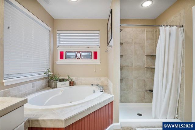 903 Eisenhower Dr NW, Salem, OR 97304