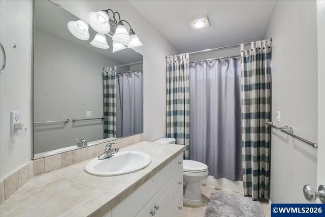 903 Eisenhower Dr NW, Salem, OR 97304