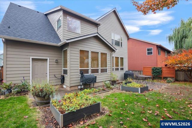 903 Eisenhower Dr NW, Salem, OR 97304