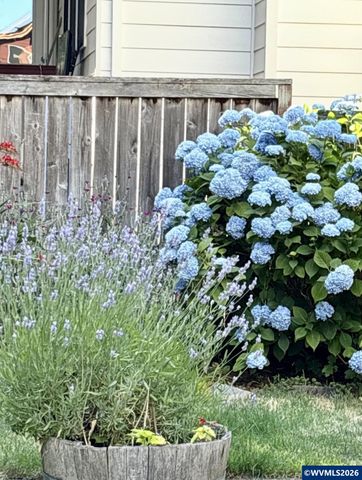 903 Eisenhower Dr NW, Salem, OR 97304