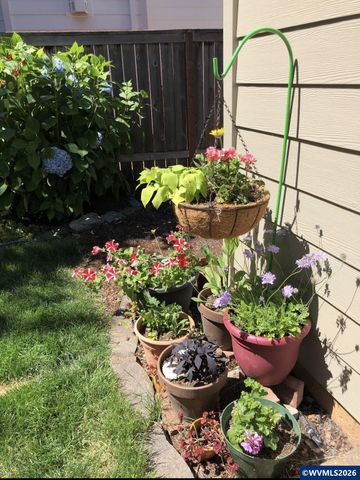 903 Eisenhower Dr NW, Salem, OR 97304