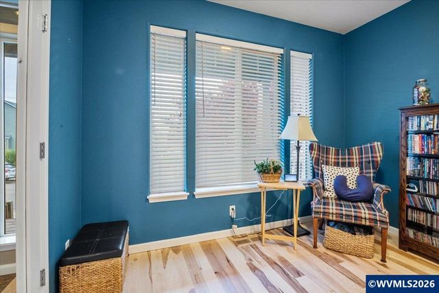 903 Eisenhower Dr NW, Salem, OR 97304