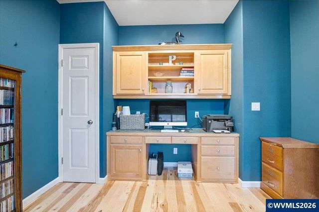 903 Eisenhower Dr NW, Salem, OR 97304