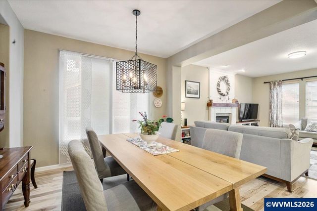 903 Eisenhower Dr NW, Salem, OR 97304