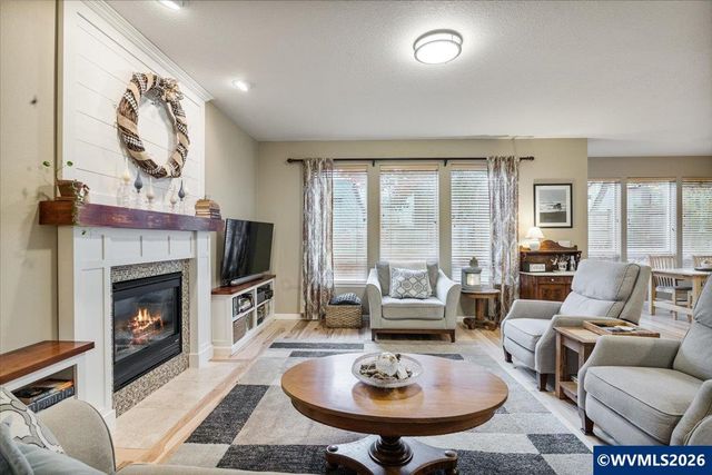 903 Eisenhower Dr NW, Salem, OR 97304