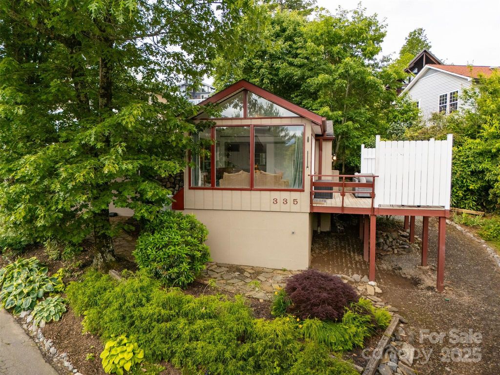 335 Snowshoe Loop, Newland, NC 28657