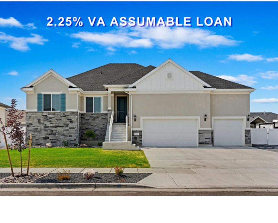 3411 W BLUE CRANE DR, Clinton, UT 84015 — exterior