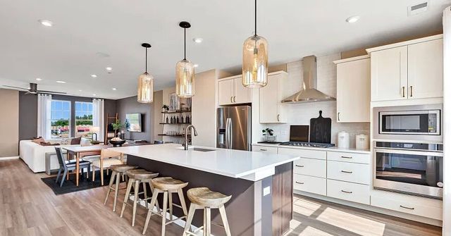 2635 Lohan Way 1, Hoffman Estates, IL 60192