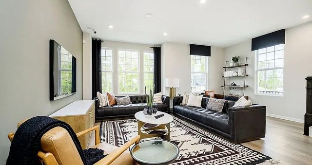 2635 Lohan Way 1, Hoffman Estates, IL 60192