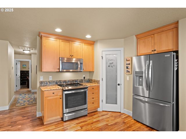 150 Se MUIRFIELD Ave, Salem, OR 97306