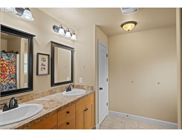 150 Se MUIRFIELD Ave, Salem, OR 97306