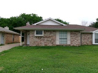 2409 Ventura Drive A, Arlington, TX 76015